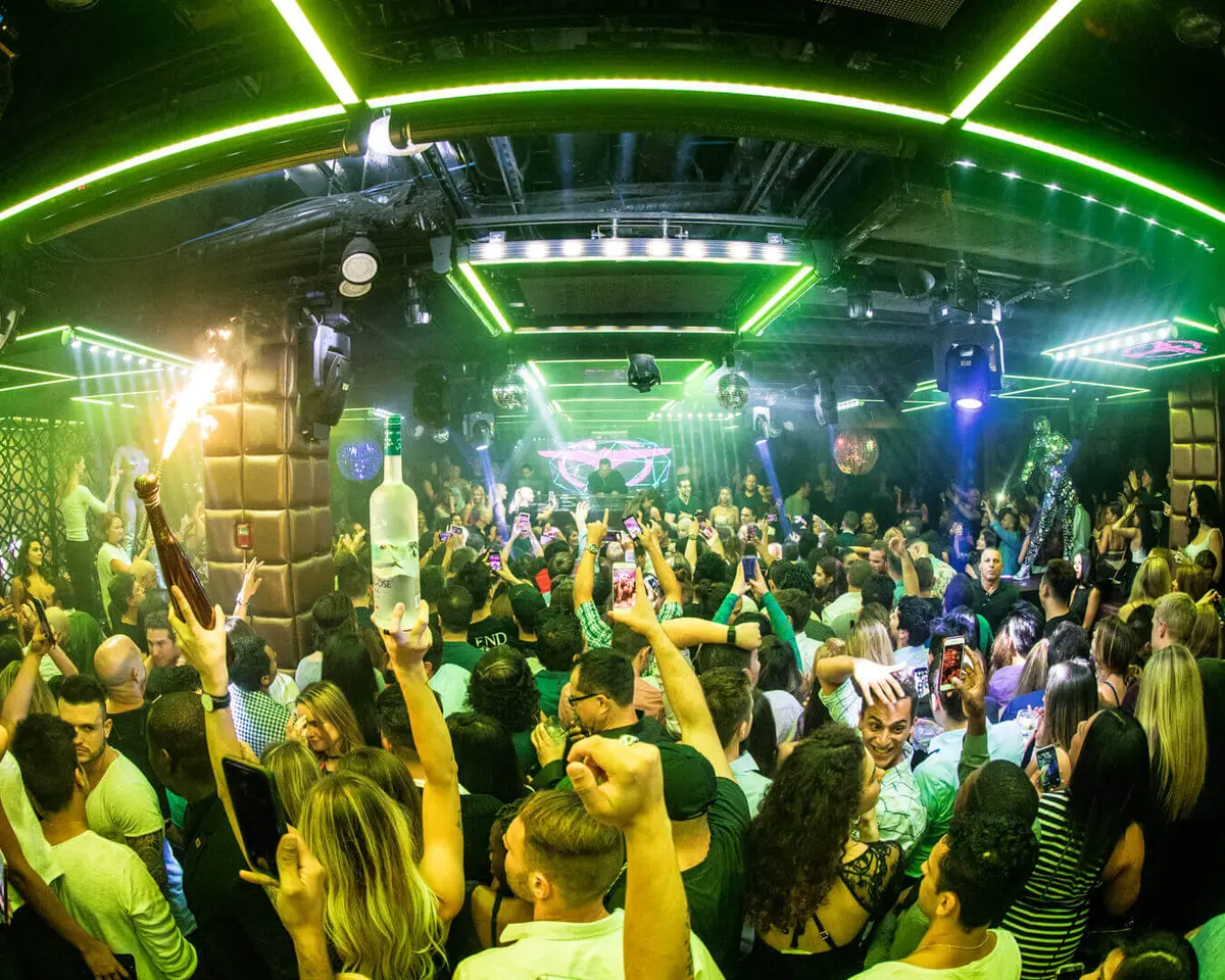 Azzecca (21+ Event)