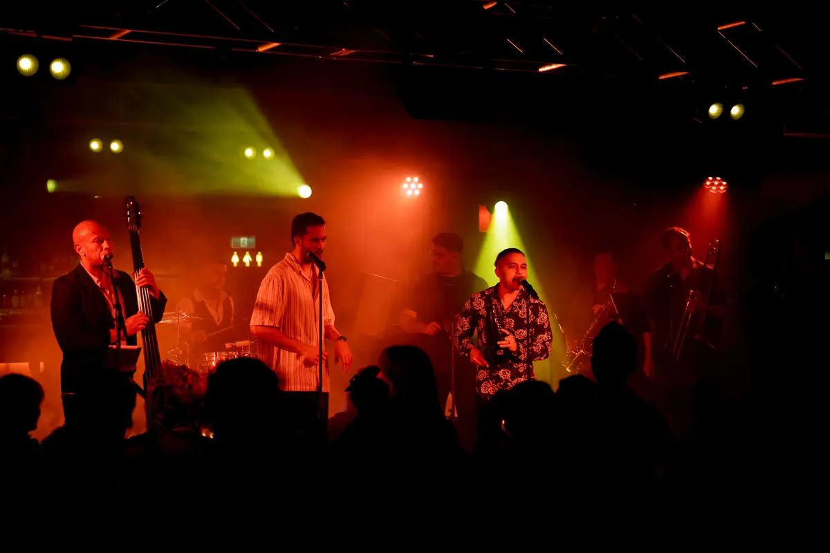 Domingo Latino - LA 45