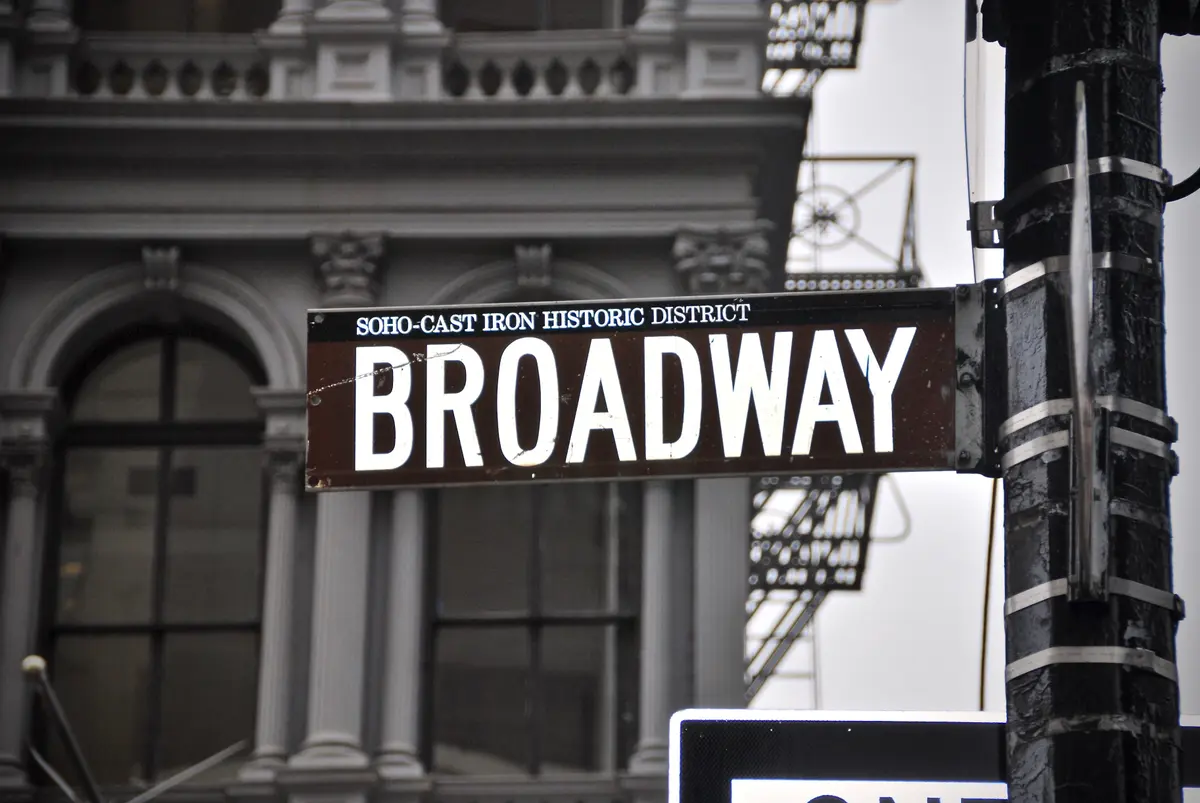 Susa Y Epifanio - Llegan A Broadway