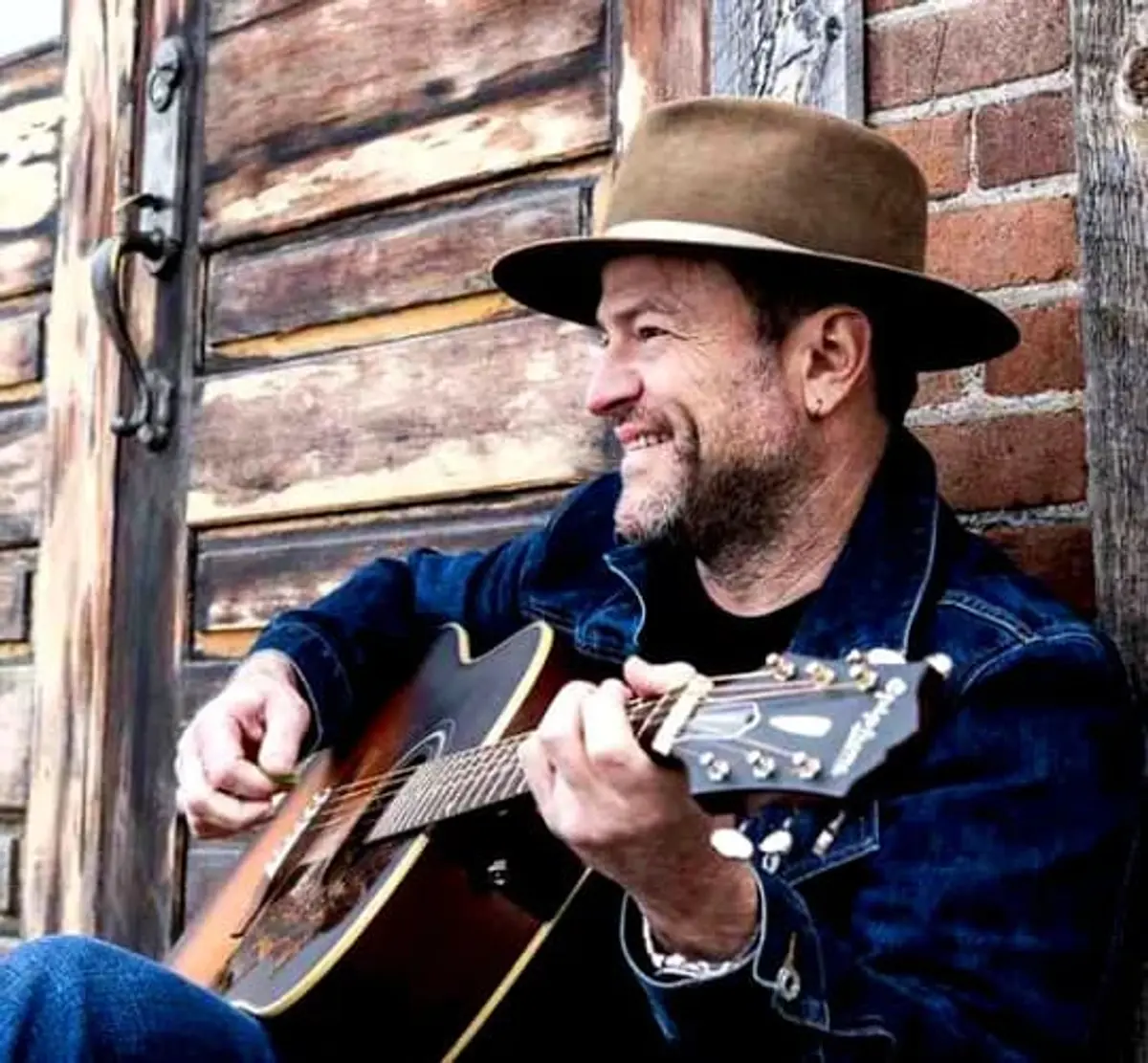 Adam Hood Acoustic in The Room at BOXCARS