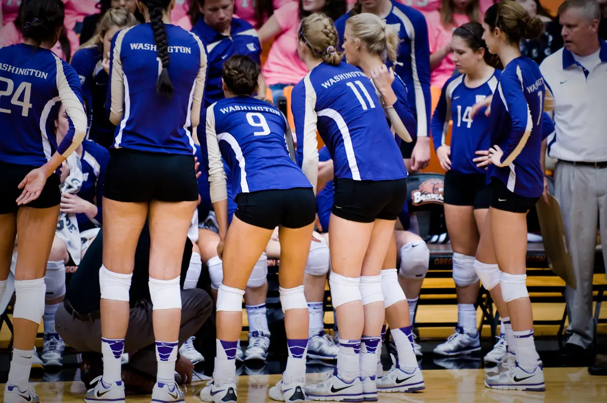 Washington State Cougars at Washington Huskies Womens Volleyball