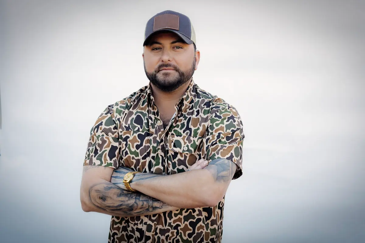 Tyler Farr + the Slurred Words