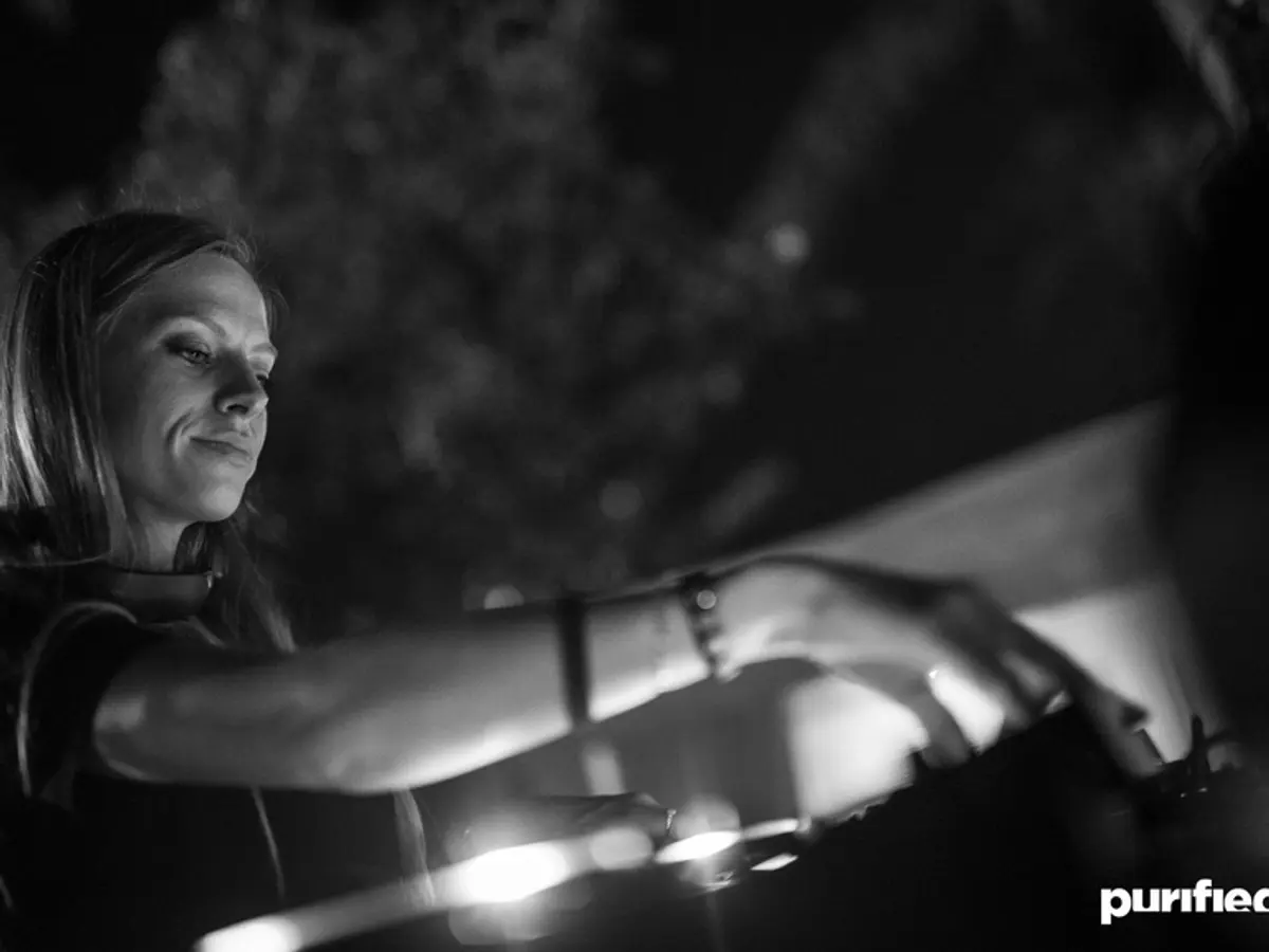 Nora En Pure (21+ Event)