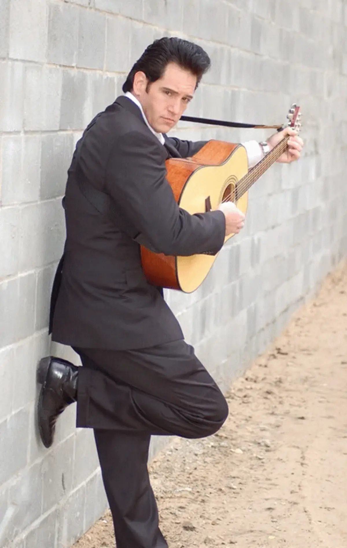 Johnny Cash Tribute with Bennie Wheels