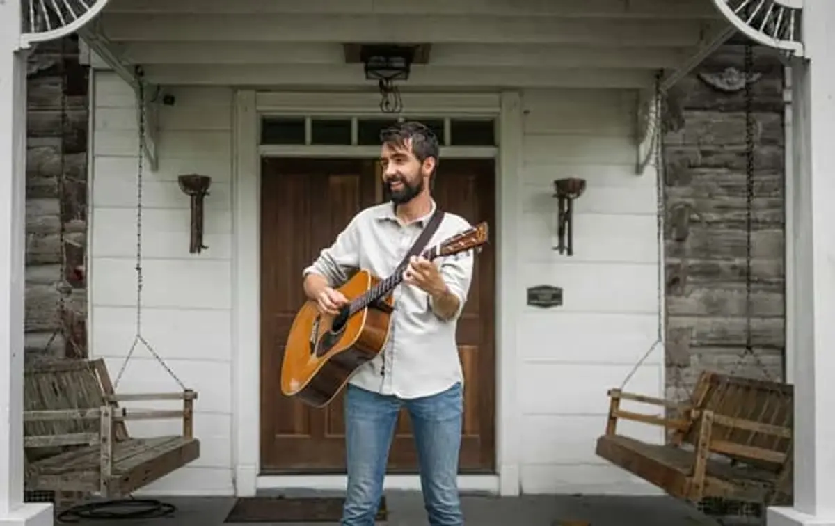 Mo Pitney with special guest Cody Ray Henry